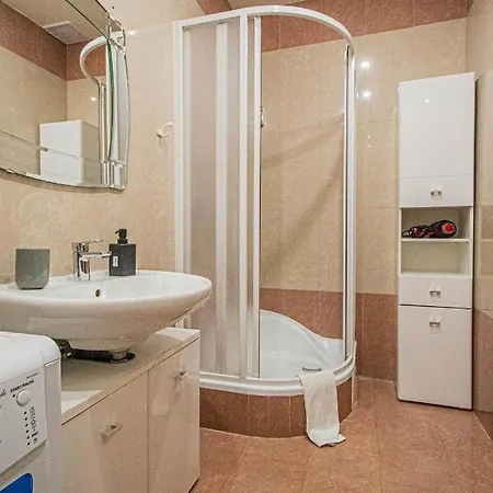 2bdr Flat Behind Museum Appartamento *