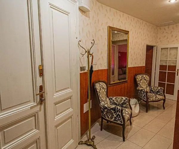 2bdr Flat Behind Museum *
