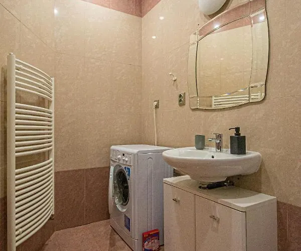 2bdr Flat Behind Museum Appartement