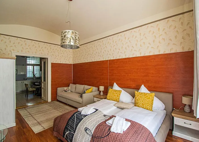 2bdr Flat Behind Museum