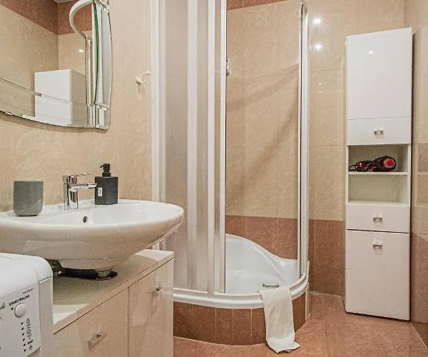 2bdr Flat Behind Museum Appartement *